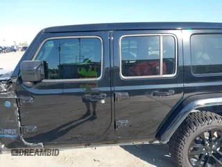 2021 Jeep Wrangler Unlimited Sahara with VIN 1C4JJXP68MW863992, listed as a IAAI auction lot 40618902 with 30,112 mi miles and . Bid and sale history available at DreamBid. Image 15.