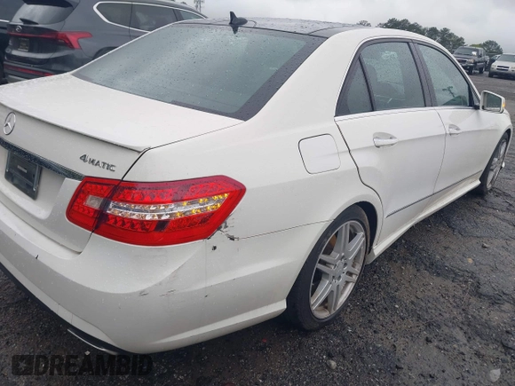 2010 Mercedes-Benz E-Class E 550 Luxury with VIN WDDHF9AB3AA182879, listed as a IAAI auction lot 41971226 with 144,192 mi miles. Bid and sale history available at carsss.com. Image 4.