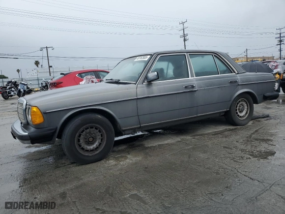 1984 Mercedes-Benz 300 Series 300D-T with VIN WDBAB33A3EA118970, listed as a Copart auction lot 48762855 with 219,034 mi miles and Clean Title. Bid and sale history available at carsss.com. Image 1.