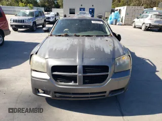 2005 Dodge Magnum SE z VIN 2D4FV48V05H190343, wystawiony jako Copart lot #75058534 z przebiegiem 180 373 mil mil oraz Szkoda całkowita • Salvage title. Historia ofert i sprzedaży dostępna na DreamBid. Obrazek 5.