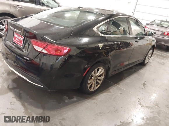 2015 Chrysler 200 Limited with VIN 1C3CCCAB1FN612164, listed as a IAAI auction lot 41641912 with 166,116 mi miles. Bid and sale history available at carsss.com. Image 4.