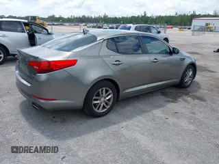 2013 Kia Optima LX z VIN 5XXGM4A70DG098148, wystawiony jako IAAI lot #42352296 z przebiegiem 162 702 mil mil oraz . Historia ofert i sprzedaży dostępna na DreamBid. Obrazek 4.
