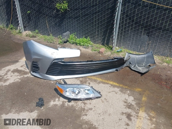 2018 Toyota Sienna LE Auto Access Seat with VIN 5TDKZ3DC9JS904884, listed as a IAAI auction lot 42132992 with 157,974 mi miles and . Bid and sale history available at DreamBid. Image 12.