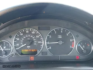 2000 BMW Z3 2.8L with VIN 4USCH3341YLF71039, listed as a IAAI auction lot 42038680 with 157,982 mi miles. Bid and sale history available at carsss.com. Image 7.