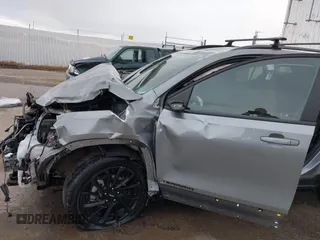 2023 GMC Terrain SLE z VIN 3GKALTEG8PL208986, wystawiony jako IAAI lot #40679682 z przebiegiem 11 023 mil mil oraz . Historia ofert i sprzedaży dostępna na DreamBid. Obrazek 12.