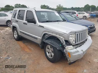 2012 Jeep Liberty Sport Latitude z VIN 1C4PJMAK6CW161974, wystawiony jako IAAI lot #42107863 z przebiegiem 157 912 mil mil oraz . Historia ofert i sprzedaży dostępna na DreamBid. Obrazek 1.