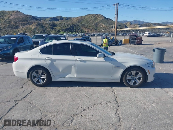 2011 BMW 5 Series 528i with VIN WBAFR1C58BC746630, listed as a IAAI auction lot 41978568 with 178,012 mi miles and . Bid and sale history available at carsss.com. Image 13.