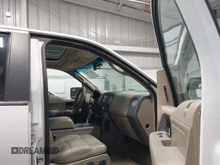 2008 Ford F-150 XLT с VIN 1FTPW14V18FB42925, выставлен на аукционе IAAI как лот 42619962 с пробегом 162 077 миль миль и . История ставок и продаж доступна на DreamBid. Изображение 5.