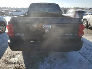 2008 Dodge Dakota SXT z VIN 1D7HW38K28S580141, wystawiony jako Copart lot #42158265 z przebiegiem 239 953 mil mil oraz Szkoda całkowita • Salvage title. Historia ofert i sprzedaży dostępna na DreamBid. Obrazek 6.