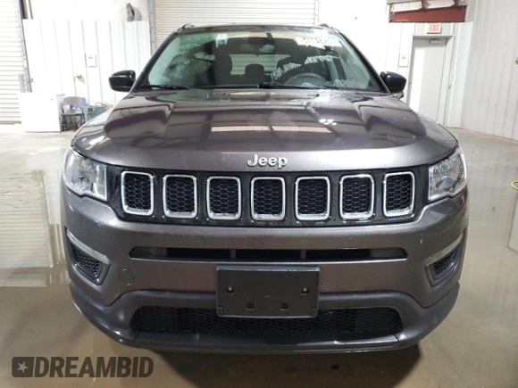 2020 Jeep Compass Sport z VIN 3C4NJCAB0LT198736, wystawiony jako Copart lot #54591435 z przebiegiem 116 504 mil mil oraz Czysty tytuł • Clean title. Historia ofert i sprzedaży dostępna na DreamBid. Obrazek 5.