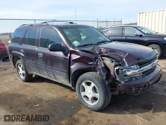 2008 Chevrolet TrailBlazer LT w/3LT with VIN 1GNDT13S482206280, listed as a IAAI auction lot 41686917 with 121,152 mi miles. Bid and sale history available at carsss.com. Image 1.