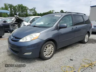 2010 Toyota Sienna XLE z VIN 5TDYK4CC9AS328090, wystawiony jako Copart lot #57071455 z przebiegiem 231 555 mil mil oraz Szkoda całkowita • Salvage title. Historia ofert i sprzedaży dostępna na DreamBid. Obrazek 1.