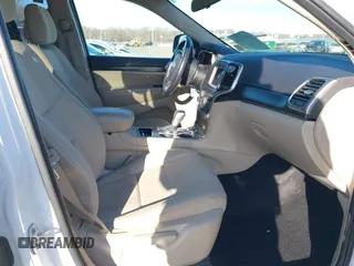 2019 Jeep Grand Cherokee Laredo E with VIN 1C4RJFAG7KC694674, listed as a IAAI auction lot 41591678 with 61,144 mi miles. Bid and sale history available at carsss.com. Image 5.