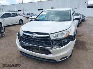 2014 Toyota Highlander XLE with VIN 5TDKKRFH3ES007405, listed as a IAAI auction lot 39623056 with 96,608 mi miles. Bid and sale history available at carsss.com. Image 13.