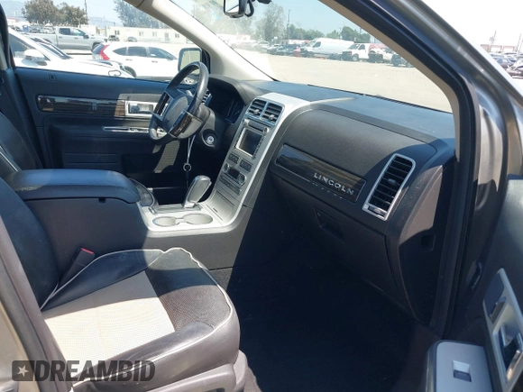 2008 Lincoln MKX with VIN 2LMDU88C08BJ00726, listed as a IAAI auction lot 42140564 with 151,475 mi miles. Bid and sale history available at carsss.com. Image 5.
