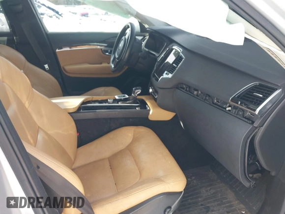 2016 Volvo XC90 T6 Momentum with VIN YV4A22PK0G1077616, listed as a IAAI auction lot 41593610 with 117,782 mi miles. Bid and sale history available at carsss.com. Image 5.