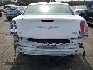 2011 Chrysler 300 C z VIN 2C3CK6CT1BH612274, wystawiony jako Copart lot #47928685 z przebiegiem 135 928 mil mil oraz Szkoda całkowita • Salvage title. Historia ofert i sprzedaży dostępna na DreamBid. Obrazek 6.