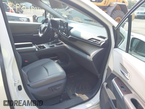 2021 Toyota Sienna XLE z VIN 5TDYSKFC5MS007183, wystawiony jako IAAI lot #41196097 z przebiegiem 49 744 mil mil oraz . Historia ofert i sprzedaży dostępna na DreamBid. Obrazek 5.