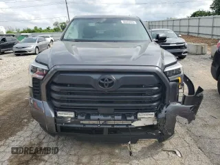 2024 Toyota Tundra Limited z VIN 5TFWA5DB8RX186584, wystawiony jako Copart lot #56949425 z przebiegiem 8 070 mil mil oraz Szkoda całkowita • Salvage title. Historia ofert i sprzedaży dostępna na DreamBid. Obrazek 5.
