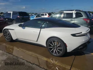 2019 Aston Martin DB11 V8 z VIN SCFRMFAW0KGL05298, wystawiony jako Copart lot #73723684 z przebiegiem Nie podano mil oraz Nie do naprawy. Historia ofert i sprzedaży dostępna na DreamBid. Obrazek 2.