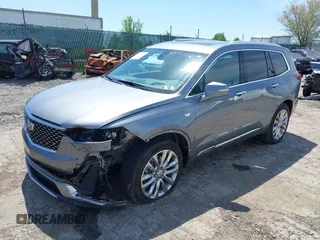 2022 Cadillac XT6 Premium Luxury z VIN 1GYKPDRS4NZ146284, wystawiony jako IAAI lot #42150678 z przebiegiem 28 890 mil mil oraz . Historia ofert i sprzedaży dostępna na DreamBid. Obrazek 18.