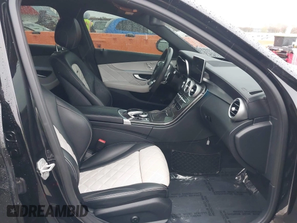 2016 Mercedes-Benz C 63 S AMG z VIN 55SWF8HB7GU101074, wystawiony jako IAAI lot #40732826 z przebiegiem 43 676 mil mil oraz . Historia ofert i sprzedaży dostępna na DreamBid. Obrazek 5.