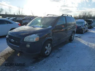 2008 Chevrolet Uplander LT w/1LT with VIN 1GNDV33138D203761, listed as a IAAI auction lot 41320741 with 178,372 mi miles. Bid and sale history available at carsss.com. Image 2.