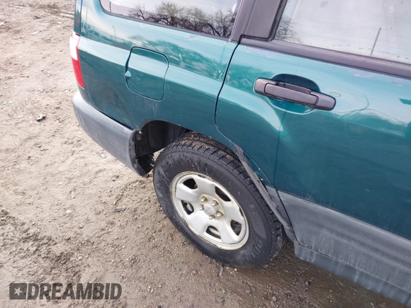 2001 Subaru Forester L with VIN JF1SF63501G733293, listed as a IAAI auction lot 41922722 with 333,291 mi miles. Bid and sale history available at carsss.com. Image 6.