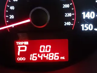 2013 Kia Sorento LX z VIN 5XYKTCA62DG338648, wystawiony jako IAAI lot #42352573 z przebiegiem 164 486 mil mil oraz . Historia ofert i sprzedaży dostępna na DreamBid. Obrazek 7.