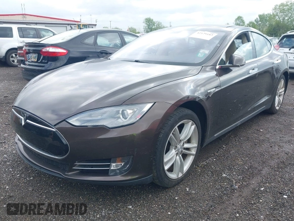 2014 Tesla Model S 60 z VIN 5YJSA1H19EFP51406, wystawiony jako IAAI lot #42179183 z przebiegiem 157 000 mil mil oraz . Historia ofert i sprzedaży dostępna na DreamBid. Obrazek 2.