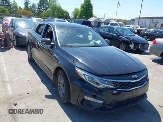 2020 Kia Optima SE z VIN 5XXGT4L32LG401068, wystawiony jako IAAI lot #42000683 z przebiegiem 114 897 mil mil oraz . Historia ofert i sprzedaży dostępna na DreamBid. Obrazek 1.