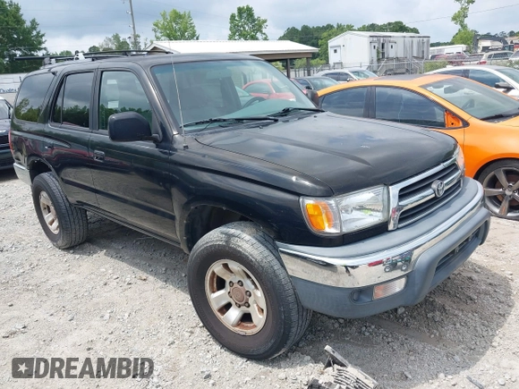 2000 Toyota 4Runner SR5 z VIN JT3HN86RXY0308057, wystawiony jako IAAI lot #42388038 z przebiegiem 261 007 mil mil oraz . Historia ofert i sprzedaży dostępna na DreamBid. Obrazek 1.