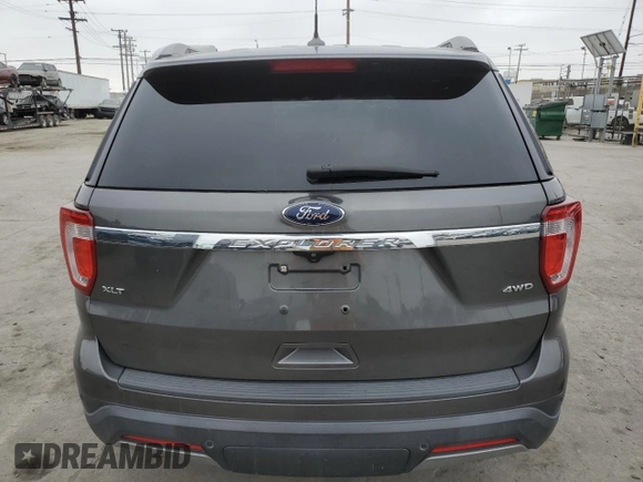 2019 Ford Explorer XLT z VIN 1FM5K8D84KGA87650, wystawiony jako Copart lot #64618715 z przebiegiem 49 213 mil mil oraz Czysty tytuł • Clean title. Historia ofert i sprzedaży dostępna na DreamBid. Obrazek 6.
