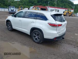 2016 Toyota Highlander XLE z VIN 5TDJKRFH6GS260362, wystawiony jako IAAI lot #42337581 z przebiegiem 69 619 mil mil oraz . Historia ofert i sprzedaży dostępna na DreamBid. Obrazek 3.