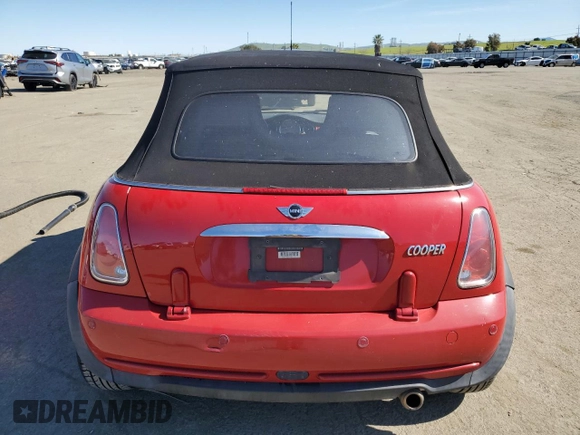 2005 MINI Convertible z VIN WMWRF33505TG13448, wystawiony jako Copart lot #46101305 z przebiegiem 106 942 mil mil oraz Szkoda całkowita • Salvage title. Historia ofert i sprzedaży dostępna na DreamBid. Obrazek 6.