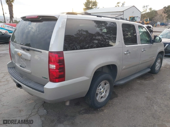 2007 Chevrolet Suburban LT with VIN 1GNFC16007R231427, listed as a IAAI auction lot 40995668 with 168,691 mi miles. Bid and sale history available at carsss.com. Image 4.
