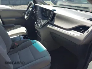 2017 Toyota Sienna LE Auto Access Seat with VIN 5TDKZ3DC0HS823184, listed as a IAAI auction lot 41823261 with 97,236 mi miles. Bid and sale history available at carsss.com. Image 5.