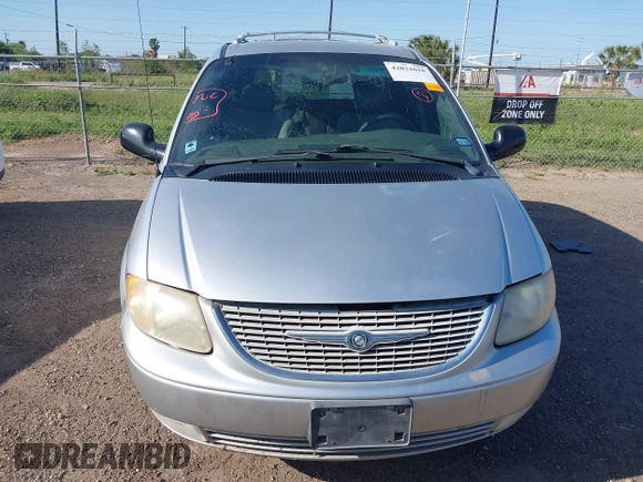 2002 Chrysler Town & Country Limited with VIN 2C8GP64L62R552398, listed as a IAAI auction lot 42021018 with 88,601 mi miles. Bid and sale history available at carsss.com. Image 6.