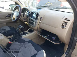 2007 Ford Escape XLT with VIN 1FMYU93157KA19086, listed as a IAAI auction lot 41301417 with 999,999 mi miles. Bid and sale history available at carsss.com. Image 5.