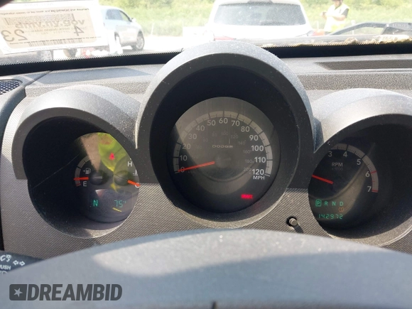 2008 Dodge Nitro SXT z VIN 1D8GU28K08W151127, wystawiony jako IAAI lot #42502070 z przebiegiem 145 972 mil mil oraz . Historia ofert i sprzedaży dostępna na DreamBid. Obrazek 7.