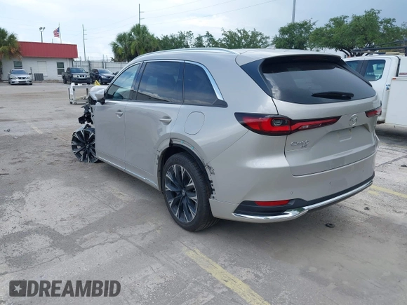 2024 Mazda CX-90 S с VIN JM3KK1HC0R1135680, выставлен на аукционе IAAI как лот 42492399 с пробегом 38 940 миль миль и . История ставок и продаж доступна на DreamBid. Изображение 3.