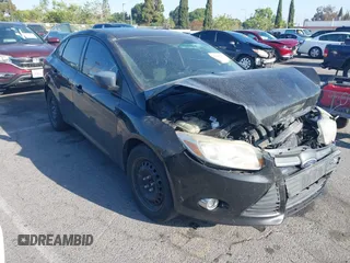 2012 Ford Focus SE z VIN 1FAHP3F26CL236976, wystawiony jako IAAI lot #42302561 z przebiegiem 177 476 mil mil oraz . Historia ofert i sprzedaży dostępna na DreamBid. Obrazek 1.