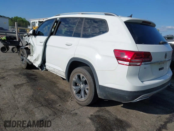 2018 Volkswagen Atlas SE with VIN 1V2CR2CAXJC548220, listed as a IAAI auction lot 41983957 with 118,371 mi miles and . Bid and sale history available at DreamBid. Image 3.