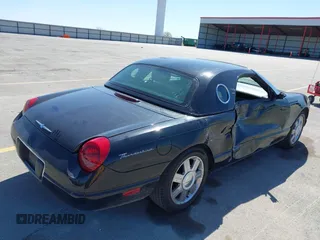 2004 Ford Thunderbird Deluxe z VIN 1FAHP60AX4Y103613, wystawiony jako IAAI lot #41962198 z przebiegiem 81 765 mil mil oraz . Historia ofert i sprzedaży dostępna na DreamBid. Obrazek 4.