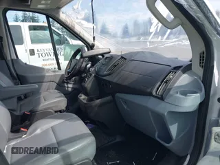 2019 Ford Transit z VIN 1FTBW2CM0KKB30319, wystawiony jako IAAI lot #42003985 z przebiegiem 396 456 mil mil oraz . Historia ofert i sprzedaży dostępna na DreamBid. Obrazek 5.