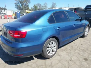 2015 Volkswagen Jetta SE with VIN 3VWD17AJXFM261556, listed as a IAAI auction lot 42227068 with 135,370 mi miles and . Bid and sale history available at DreamBid. Image 4.