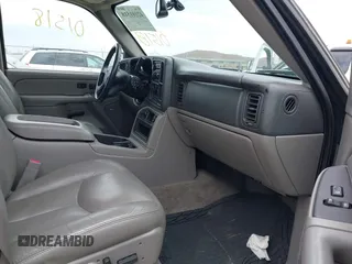 2005 GMC Yukon XL SLT with VIN 3GKFK16Z05G272572, listed as a IAAI auction lot 42101518 with 288,000 mi miles. Bid and sale history available at carsss.com. Image 5.