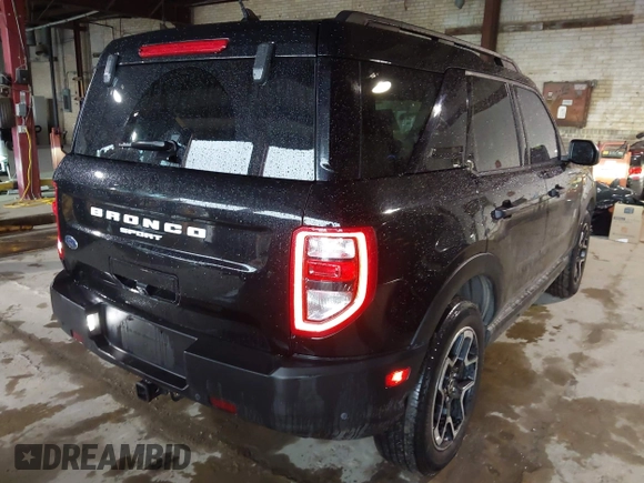 2022 Ford Bronco Sport Big Bend z VIN 3FMCR9B63NRD14835, wystawiony jako IAAI lot #42187427 z przebiegiem 33 984 mil mil oraz . Historia ofert i sprzedaży dostępna na DreamBid. Obrazek 4.