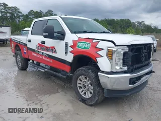 2018 Ford F-250 XL with VIN 1FT7W2BT6JEC62061, listed as a IAAI auction lot 41800800 with 198,523 mi miles and . Bid and sale history available at DreamBid. Image 1.
