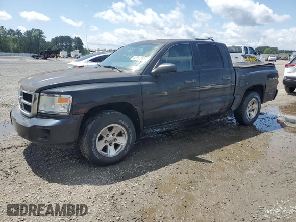 2008 Dodge Dakota SLT z VIN 1D7HW48NX8S626721, wystawiony jako Copart lot #52862855 z przebiegiem 159 605 mil mil oraz Czysty tytuł • Clean title. Historia ofert i sprzedaży dostępna na DreamBid. Obrazek 1.